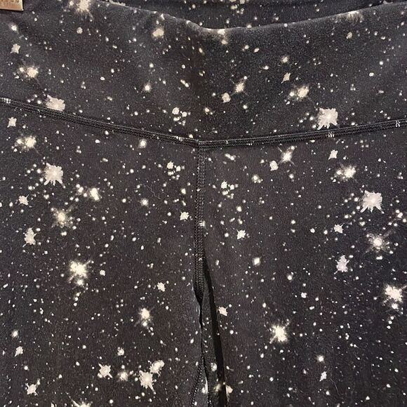 PINK yoga woman black and white splattered leggings - Picture 3 of 8